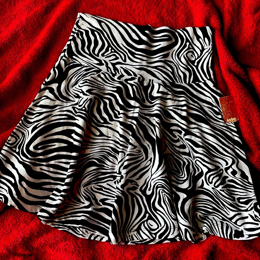 Skirt w/Squiggly Lines